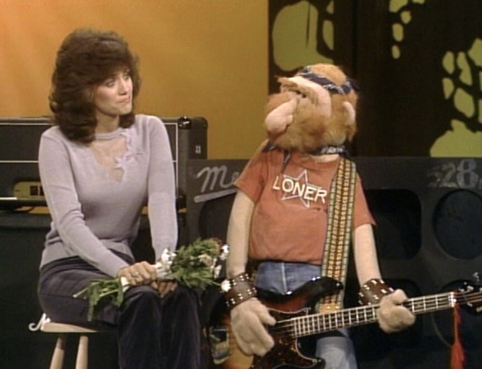 Each episode of ‘Barbara Mandrell and the Mandrell Sisters’ included life-sized Krofft puppets that were loosely based on famous country singers