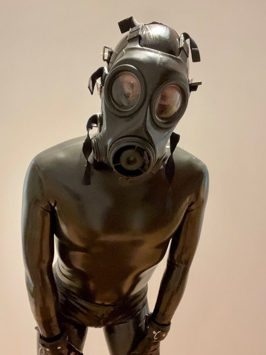 RubberboyKinky's tweet photo. I love rubber sooooo much! https://t.co/tFutcjYJdb