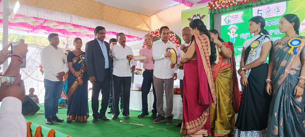 (2/2)An interactive session between farmers and scientists, along with vibrant folk performances, added charm to the celebration. Kudos to Rayagada for embracing 🐄  dairy,🐐goatery, bioflock, and🐠MPY

<a href="/CMO_Odisha/">CMO Odisha</a>  <a href="/rajaaswain/">Ranendra Pratap Swain</a>