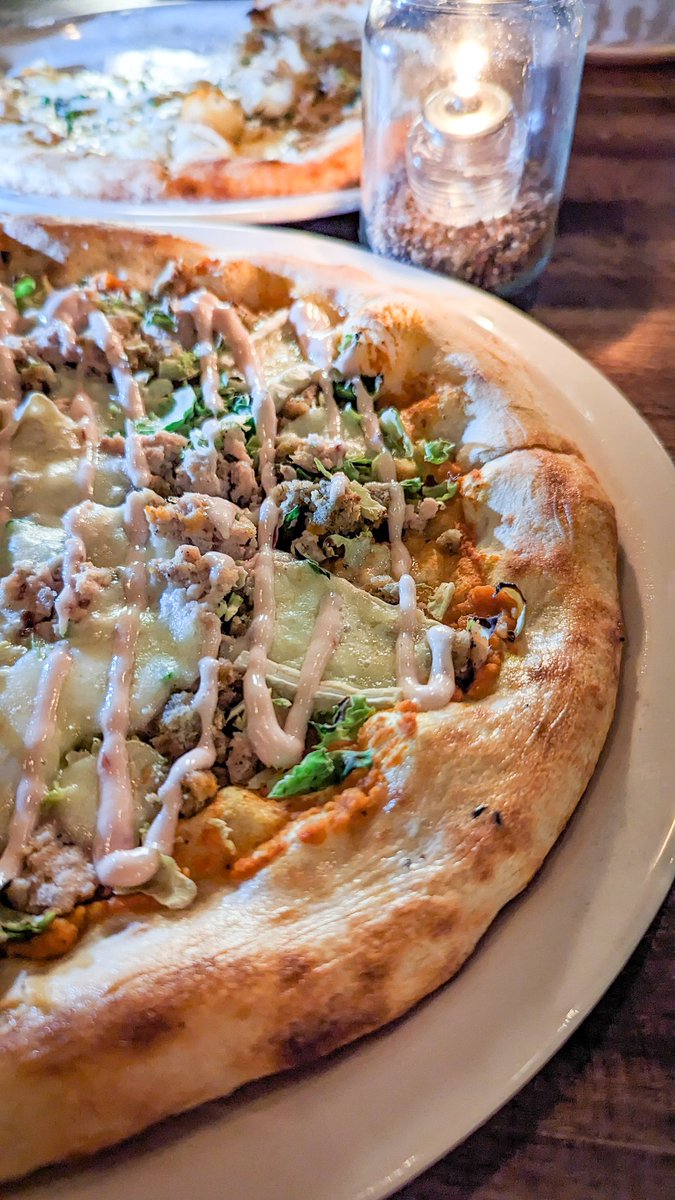 Today's culinary adventure led us to Plank Restobar on Augusta in #HamOnt. This place gets 10 stars from me!! 
Fairy Plum Whiskey Sour
The Big Macka
Blow Torch Salmon
Gobble til you Wobble
#cfl #GreyCupFestival #GreyCup #hamonteats #sogood