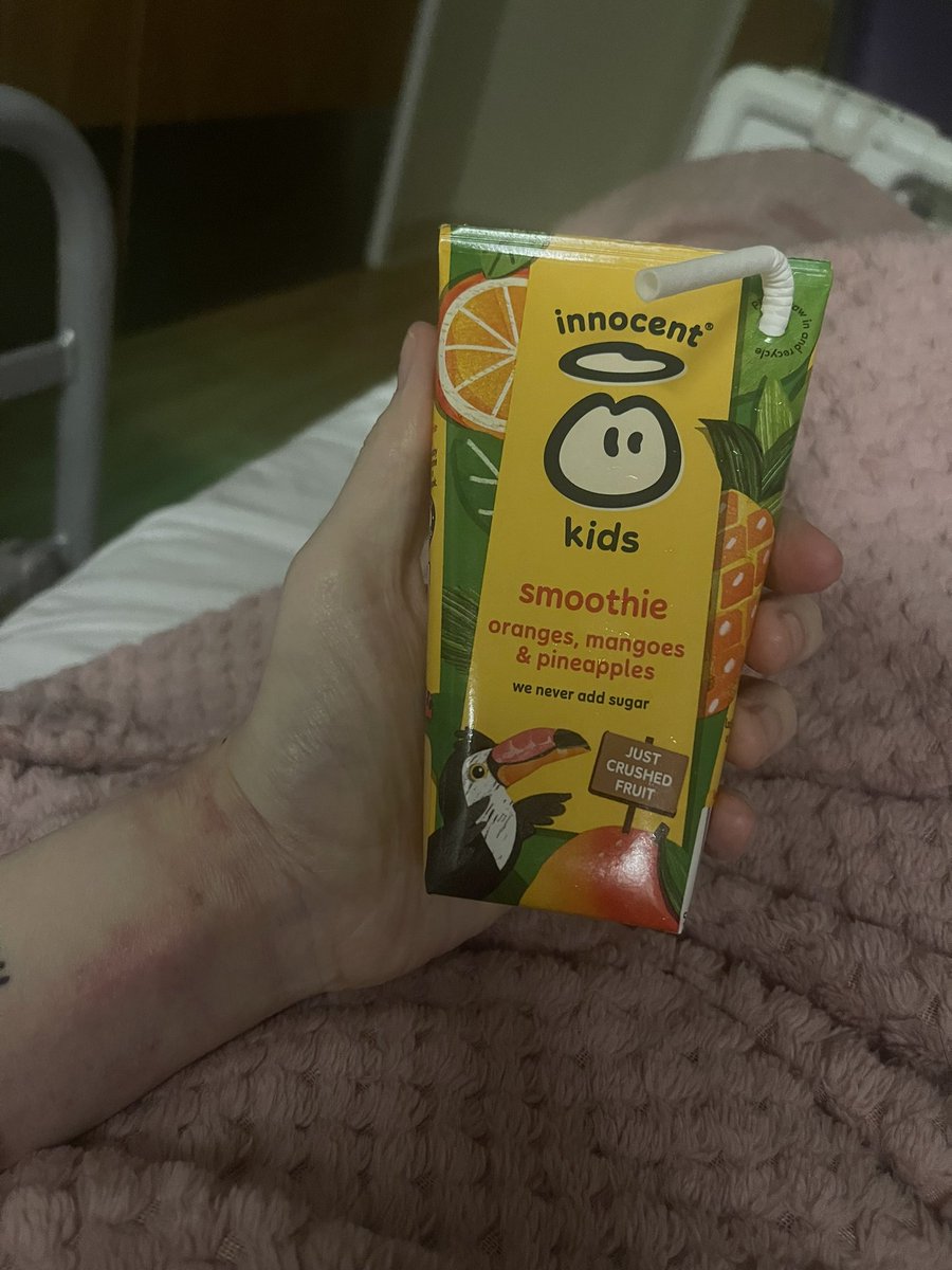 EricaPrimrose's tweet photo. After over a week in hospital, I’ve reached the stage of looking forward to reading my @innocent smoothie carton for some entertainment of a morning. Good for a smile and good for blood sugars 
💖🍊🥭🍍 10/10 https://t.co/d94zAtNEhm