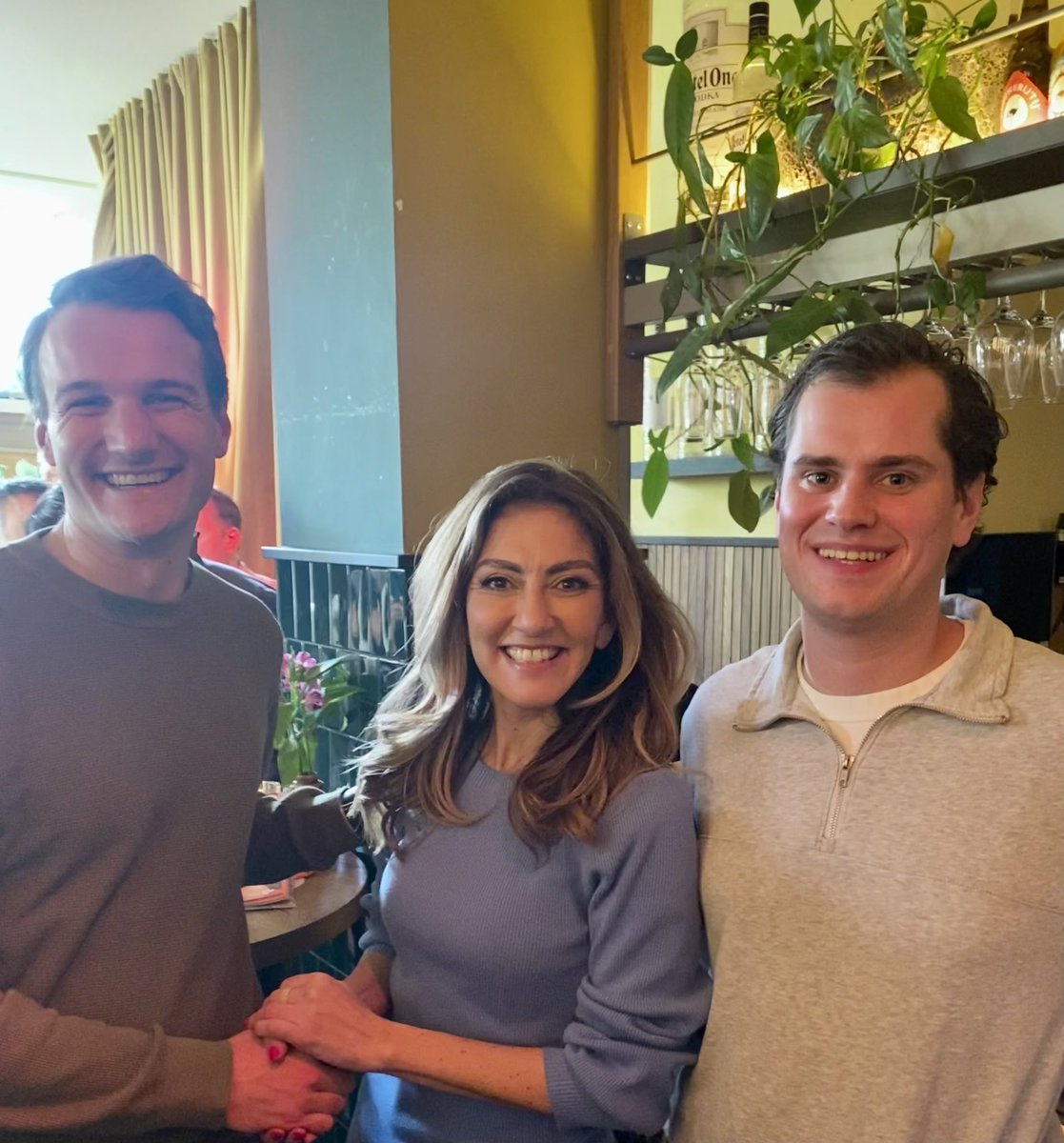 Na <a href="/WNLOpZondag/">WNL Op Zondag</a> heeft <a href="/DilanYesilgoz/">Dilan Yesilgöz - Zegerius</a> een Q&amp;A gedaan met de <a href="/VVDAmsterdam/">Amsterdamse VVD</a>! Super leuk om de toekomstige premier van Nederland  op deze manier te ontmoeten.