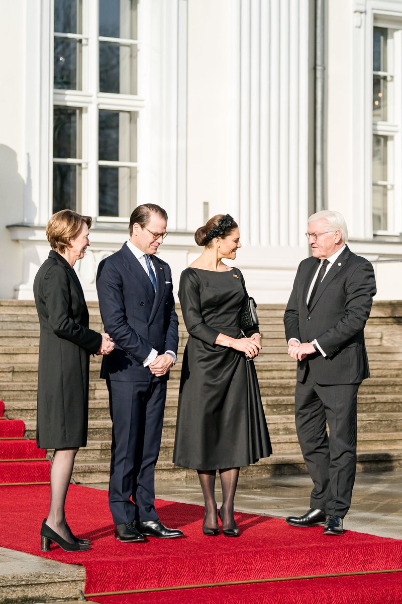 Bei der Gedenkstunde zum #Volkstrauertag im deutschen Bundestag wird I.K.H. Kronprinzessin Victoria heute als Ehrengast die Gedenkrede halten. 

Verfolgen Sie die Veranstaltung live in der ARD: ardmediathek.de/live/Y3JpZDovL…

<a href="/Volksbund/">Volksbund</a>