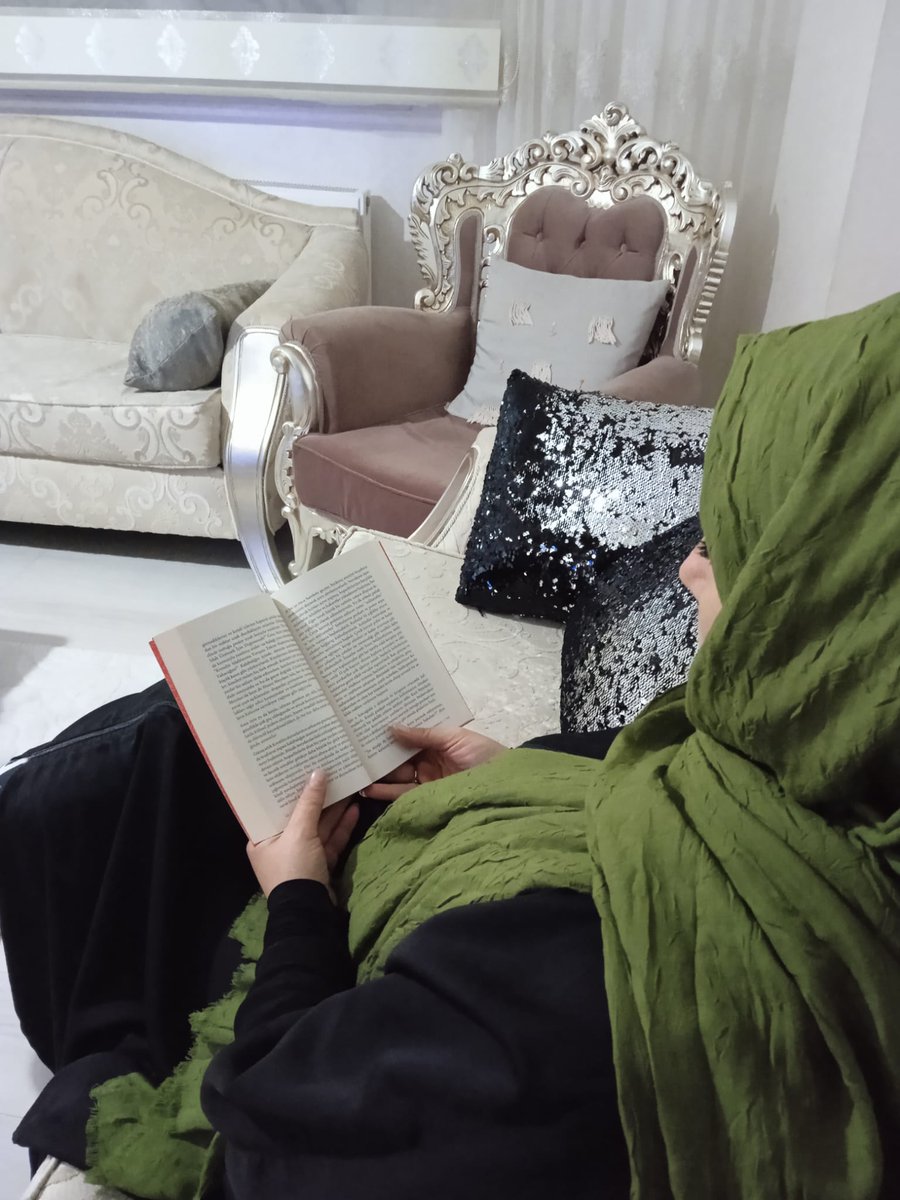 Biz tatilde de kitaplarımızın büyülü dünyasına daldık.  Üstelik bu süreçte velilerimizden de bizlerle okuyanlar oldu. Değerli velimiz Gülçin Hanım Cengiz Aytmatov'un Beyaz Gemi romanını bizlerle birlikte okudu.

<a href="/anadolumektebi/">Anadolu Mektebi</a>
<a href="/istanbulanmek/">istanbulanadolumektebi</a>