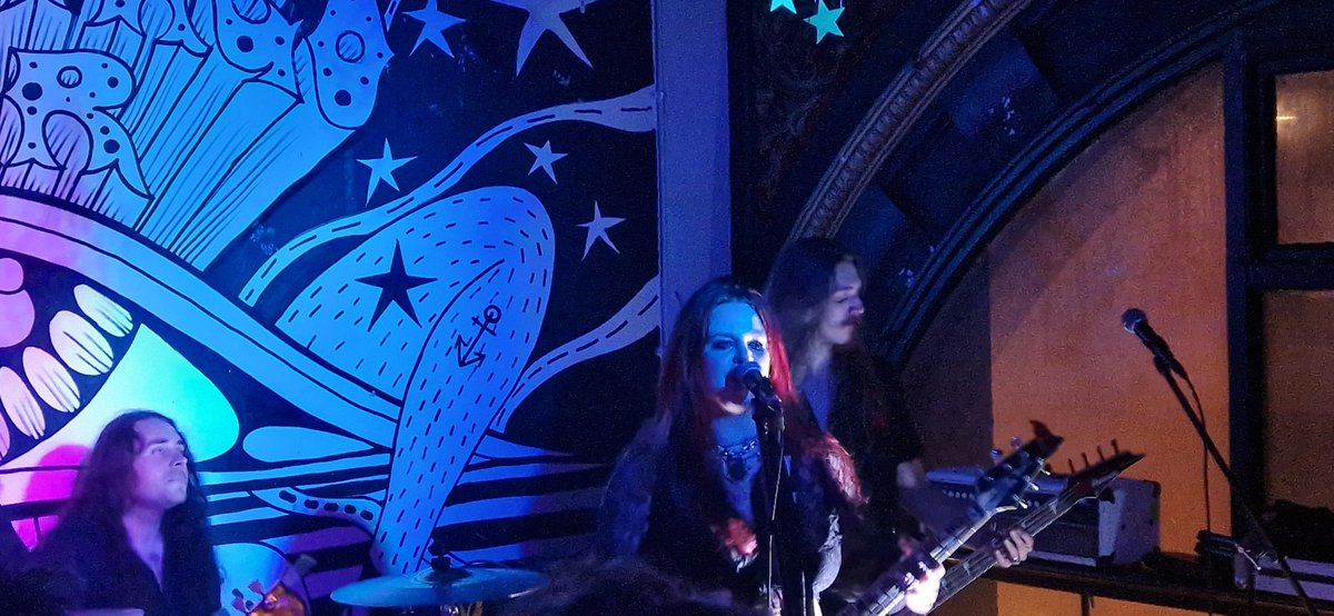 @Beth_Blade @BBATBDofficial great night at @SantiagoLeeds #bethblade #bethbladeandthebeautifuldisasters #santiagobar #leeds 🤘🎤🎸🥁🔥🖤