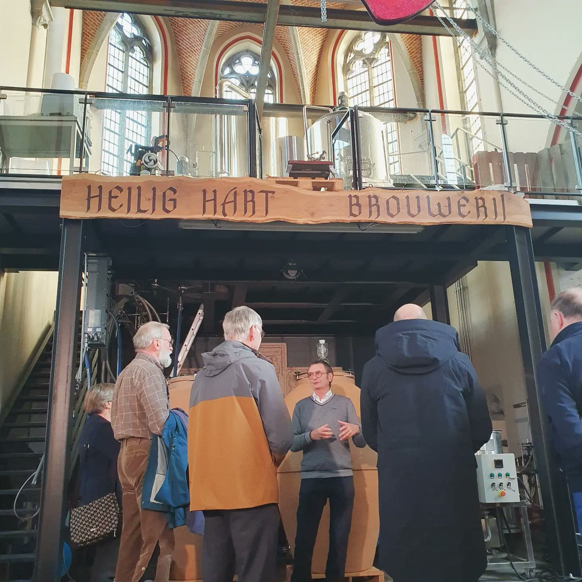 Op zondag gaan we naar de kerk... om bier te brouwen. In Kwatrecht krijg je nog 18u rondleidingen van vader Hans en zoon Victor in hun imposante Heilig Hart Brouwerij #dva23