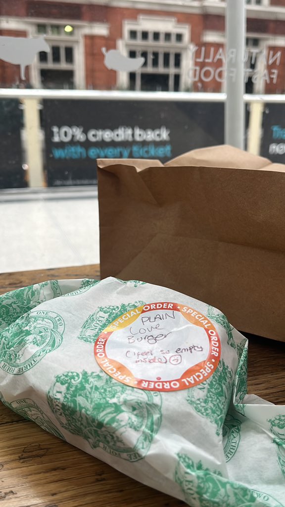 charrblackburn1's tweet photo. @leonrestaurants making the Sunday mornings much better and funny ;) https://t.co/pRCGFKVsOQ