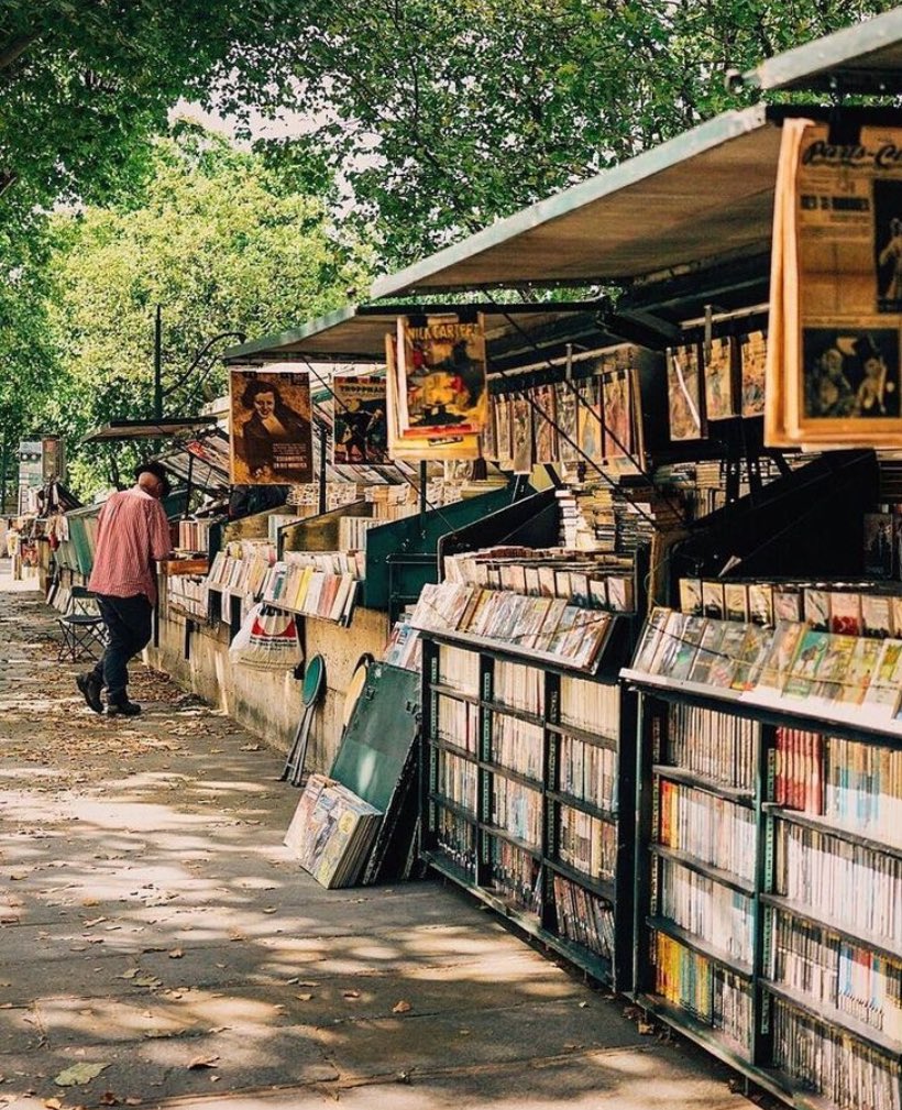 'Paris, la seule ville au monde où coule un fleuve encadré par deux rangées de livres.' Blaise Cendrars