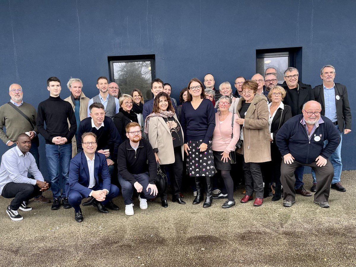 Renaissance_35's tweet photo. Un campus @Renaissance #Bretagne plein d'énergie à #Morlaix avec @SylvainMaillard et @HerveBerville et une belle mobilisation des @JeunesMacronBZH et de l'#IlleetVilaine🚀
Logement, transitions, #grandâge au💚de nos échanges✅Nous sommes prêts pour la campagne des Européennes🇫🇷🇪🇺 https://t.co/b8WB2YpSe3