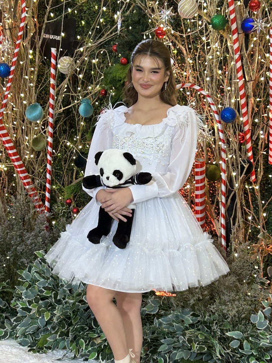 inquirerdotnet's tweet photo. @HMallorcaINQ LOOK: “Linlang” star Anji Salvacion was reminiscent of a fairy on the #StarMagicalChristmas2023 white carpet as she donned an elegant white mini dress. | @HMallorcaINQ https://t.co/5ghOZW7Iqa
