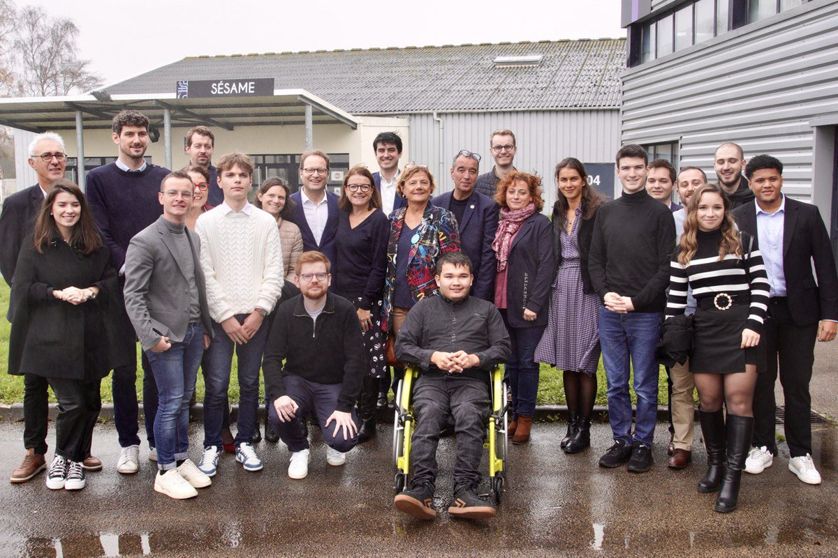 Renaissance_35's tweet photo. Un campus @Renaissance #Bretagne plein d'énergie à #Morlaix avec @SylvainMaillard et @HerveBerville et une belle mobilisation des @JeunesMacronBZH et de l'#IlleetVilaine🚀
Logement, transitions, #grandâge au💚de nos échanges✅Nous sommes prêts pour la campagne des Européennes🇫🇷🇪🇺 https://t.co/b8WB2YpSe3