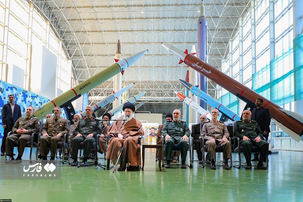 IsraelPersian's tweet photo. پایان جمهوری اسلامی به دست مردم ایران رقم خواهد خورد. بیهوده زیر موشک‌ها پنهان نشويد! https://t.co/gGDUnHRNzA