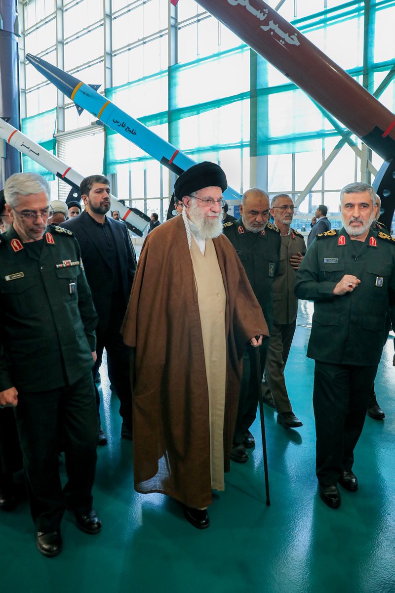 Khamenei_fra tweet picture