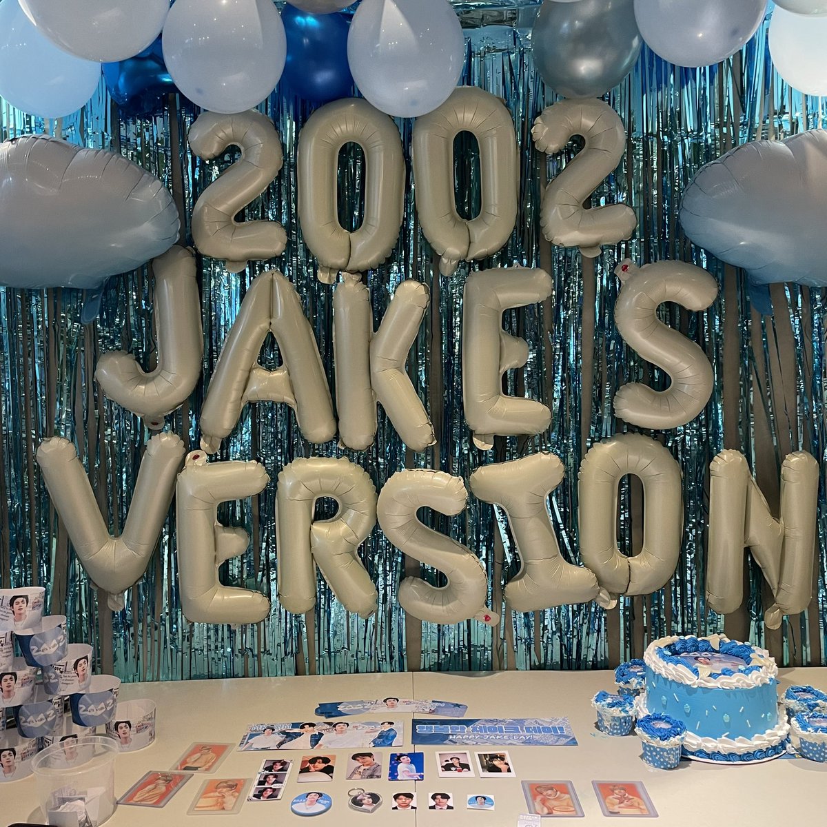 stanacct_ksn's tweet photo. day well spent sa taong naka-laptop habang nasa cse ๐ญ
thank you @3NTERN4LS ๐ซถ๐ป๐ซถ๐ป๐ซถ๐ป
#AlwaysInStyleWithJake https://t.co/dQUdCkEdbe
