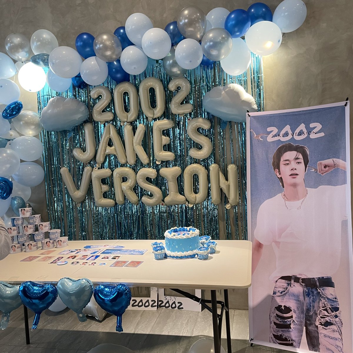 stanacct_ksn's tweet photo. day well spent sa taong naka-laptop habang nasa cse ๐ญ
thank you @3NTERN4LS ๐ซถ๐ป๐ซถ๐ป๐ซถ๐ป
#AlwaysInStyleWithJake https://t.co/dQUdCkEdbe