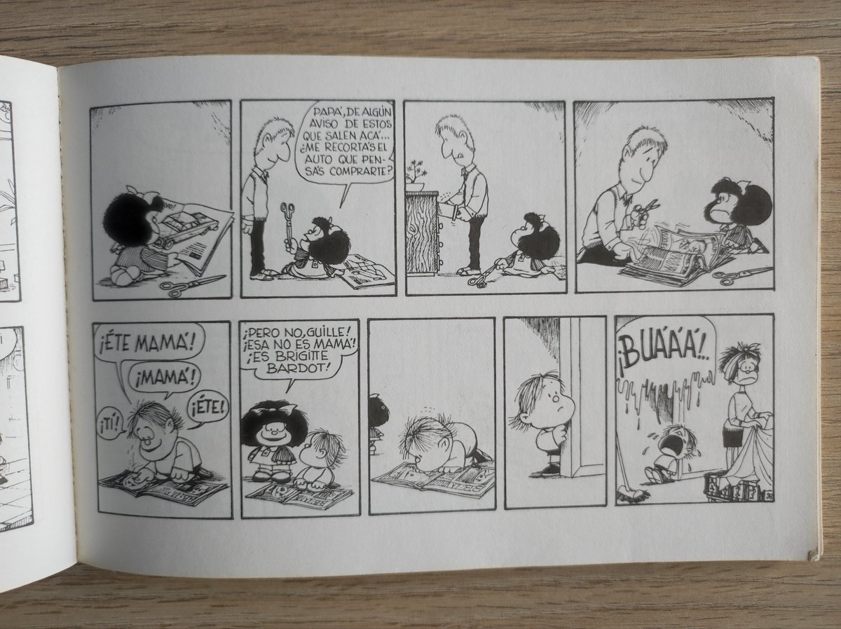 Este fue uno de los primeros libros que tuvo mi biblioteca. Lo aprecio mucho porque me recuerda la inocencia y calidez de Mafalda y sus amigos, que a su vez, me recuerda mis años por fuera del mundo de los adultos.