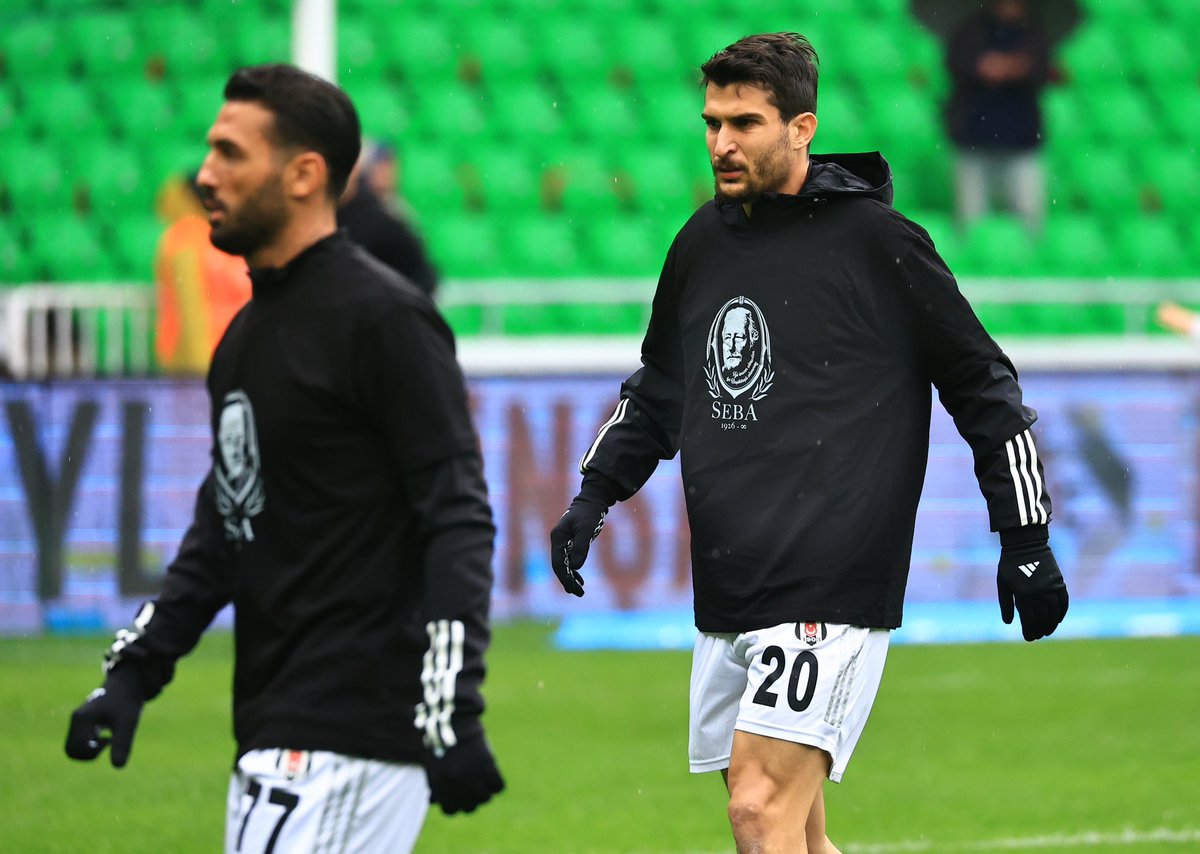 🦅Futbolcularmız Sakarya'da Süleyman Seba tişörtleri ile sahada.