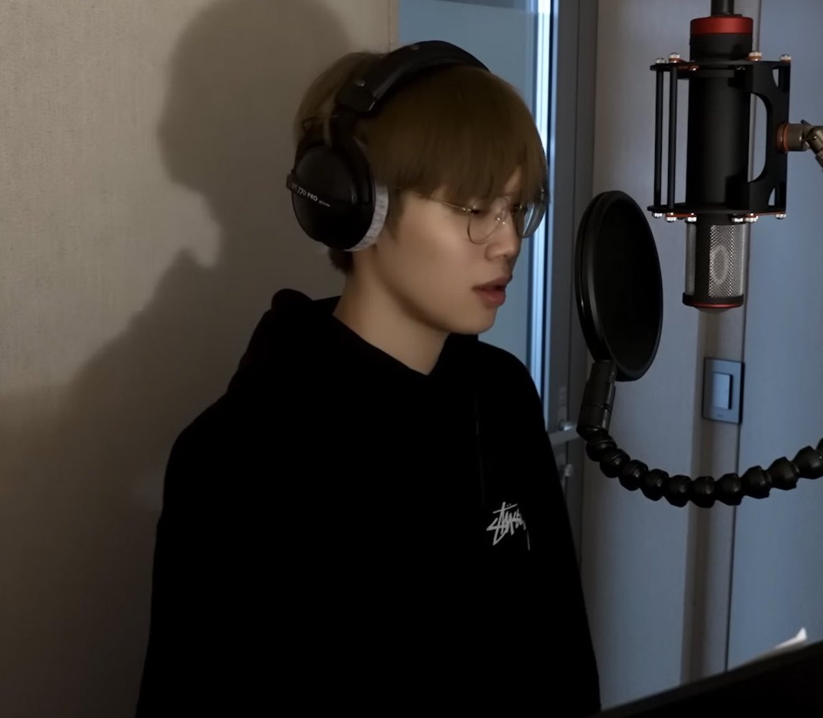 건탤 너네 큰일났어;;
커플인거 다들켯다고;;;
너무 대놓고 커플티입은거아니야? 엉??