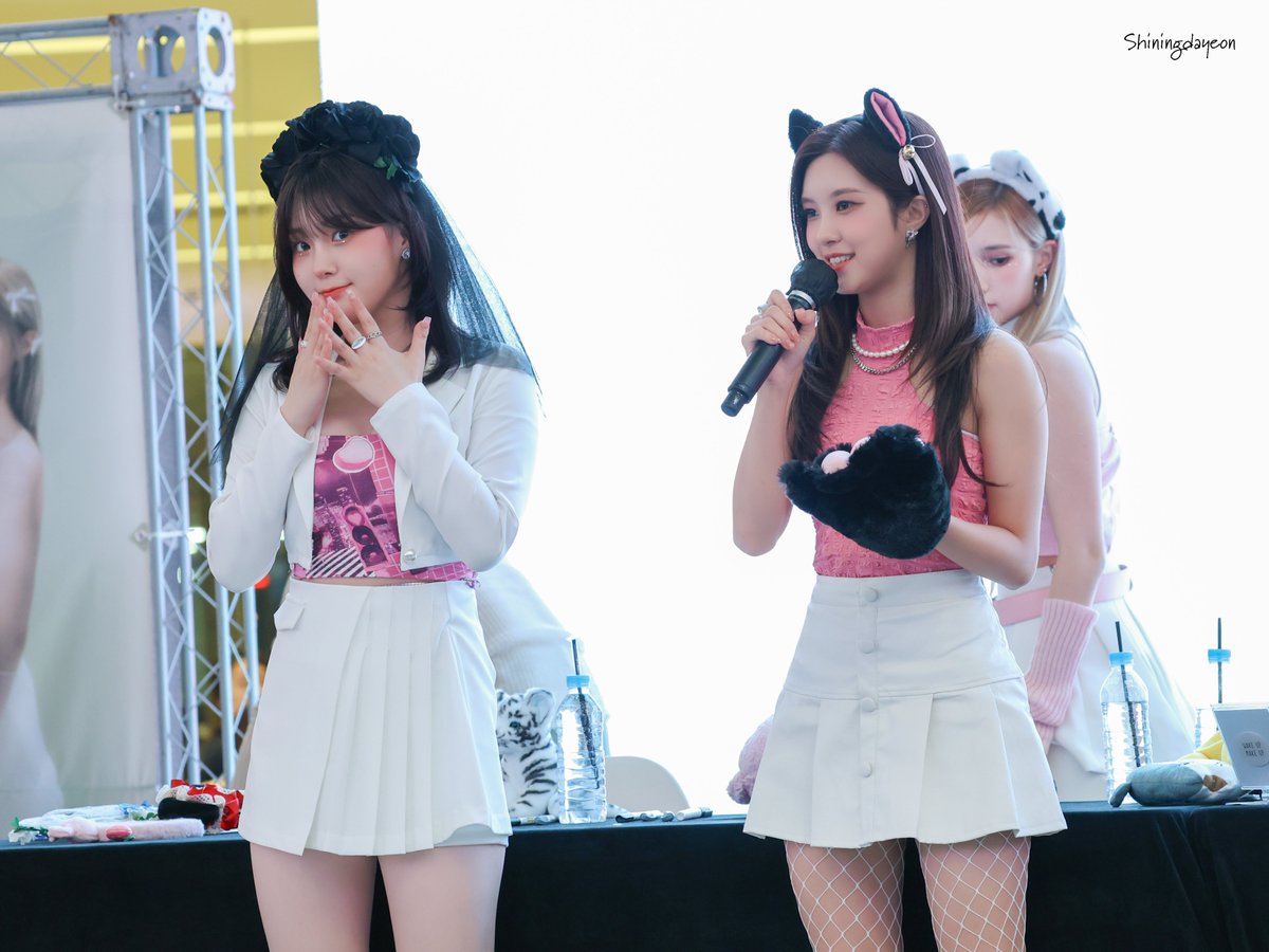 shiningdayeon's tweet photo. 231014 뮤직아트📷
옆태 여신들😍
#케플러 #Kep1er #채다즈 #김채현 #CHAEHYUN #チェヒョン #김다연 #DAYEON #ダヨン https://t.co/8zMjjl0W6W
