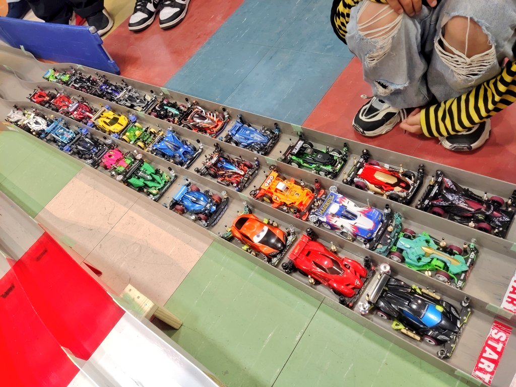nx1441's tweet photo. 千秋楽にキッズのTAREKAレースにミニ四駆三昧の一日でした😆
結果は残せませんでしたが、ARTAREKAマシンなかなか良いよ😁♪
今度カズさんに教わろうかな😏
参加された皆さん、お疲れ様でした～👍
#ミニ四駆
#4fes
#サニーランドフォルテ店
#キッズウォーカー柴田店 https://t.co/MXG7gzgexi