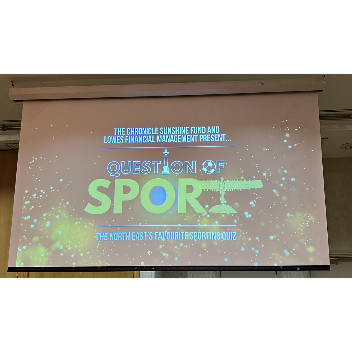 RACH2208's tweet image. Great night on Thursday supporting @Sunshine_Fund @PeteGravesTV @hailfabio 🌻💛🌻💛 #questionofsport