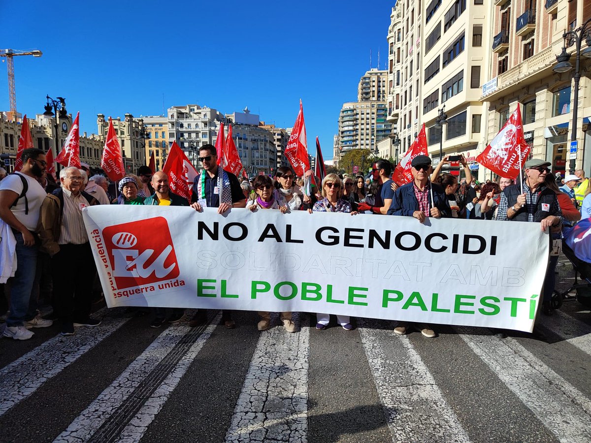 esquerraunida's tweet photo. 🚶Tornem als carrers de #València per exigir la fi del genocidi contra el poble palestí 🇵🇸

✊Volem una Palestina lliure 🇵🇸. Aturem la barbàrie contra el poble per part de l'Estat d'Israel‼️ https://t.co/WEjZh0795C