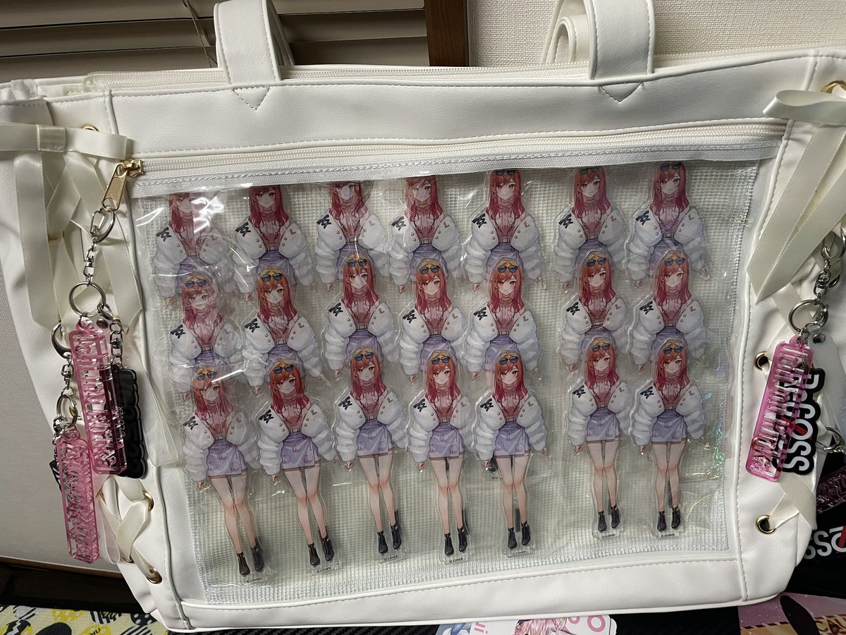 _1Amenon's tweet photo. 莉々華ちゃんのアクスタ痛バ完成したー！まじで初心者だから本当にむずかった、完成したよ！！これでたくさんお出かけして莉々華ちゃんを常に身につけてるようにするんやー！！莉々華ちゃん愛してる！！ #一条莉々華 https://t.co/kWTq8T9Hfi