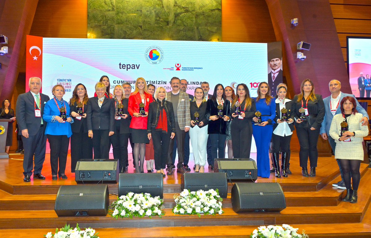 RHisarciklioglu's tweet photo. 19 Kasım Dünya Kadın Girişimciler Günü’nde Türkiye’nin Girişimci Kadın Gücü Ödül Töreni’ni gerçekleştirdik.

TOBB Kadın Girişimciler Kurulu ve TEPAV iş birliğinde belirlenen 2021 - 2022 döneminde kadın istihdamını en çok artıran şirket, en çevre dostu kadın girişimci, en çok dijitalleşen kadın girişimci, ihracatını en çok artıran kadın girişimci ve en hızlı büyüyen kadın girişimcilere ödüllerini takdim ettik.🧿 

Farkındalık oluşturan, azimle ve kararlılıkla başarılara imza atan tüm kadın girişimcileri kutluyorum.👏 

Unutmayın!

📍Kadın Varsa Yarın Var

📍Aklın, Başarının Cinsiyeti Olmaz

📍Kadın Güçlü Olursa Ülke Güçlü Olur

#TOBBKadınGirişimcilerKurulu 

#DünyaKadınGirişimcilerGünü