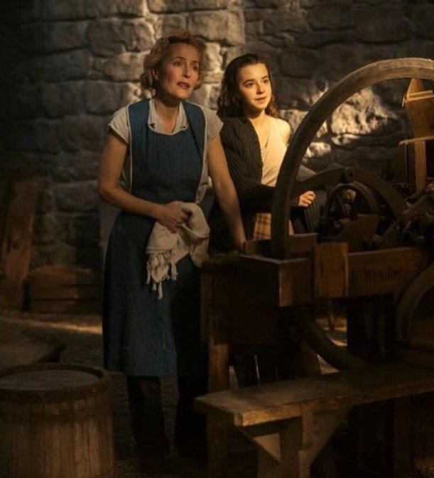 Dani_Auso's tweet image. New Pics of Gillian in White Bird: A Wonder Story. C:Darley S. And gillian_scully_fan