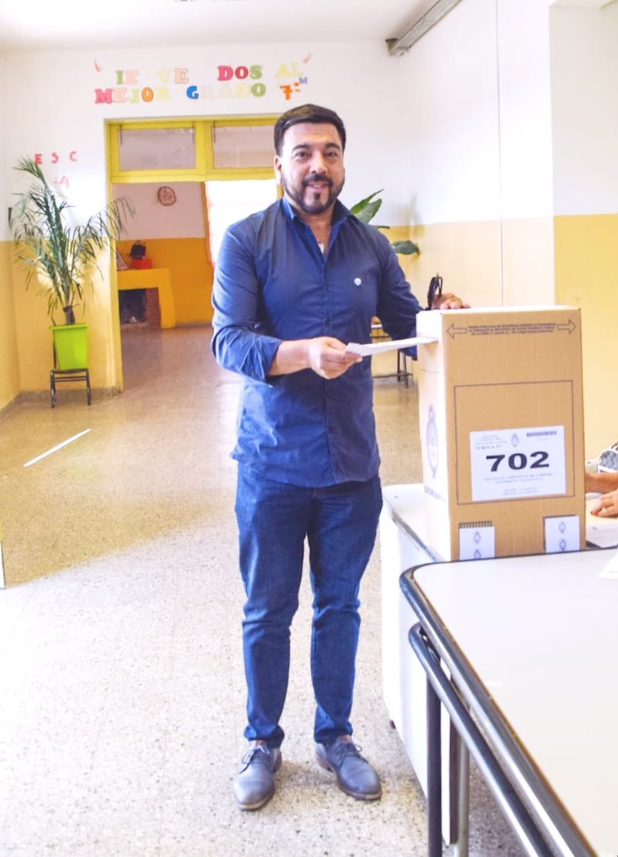 AlbertoGodoyFOk's tweet photo. 🗳️ A 40 años de la recuperación de la Democracia, llegó un momento trascendental donde elegimos el destino de nuestro país en un momento decisorio para una Argentina llena de esperanzas de la cual somos parte. Votemos con alegría y convicción! 🇦🇷 https://t.co/LjMT5B43tZ