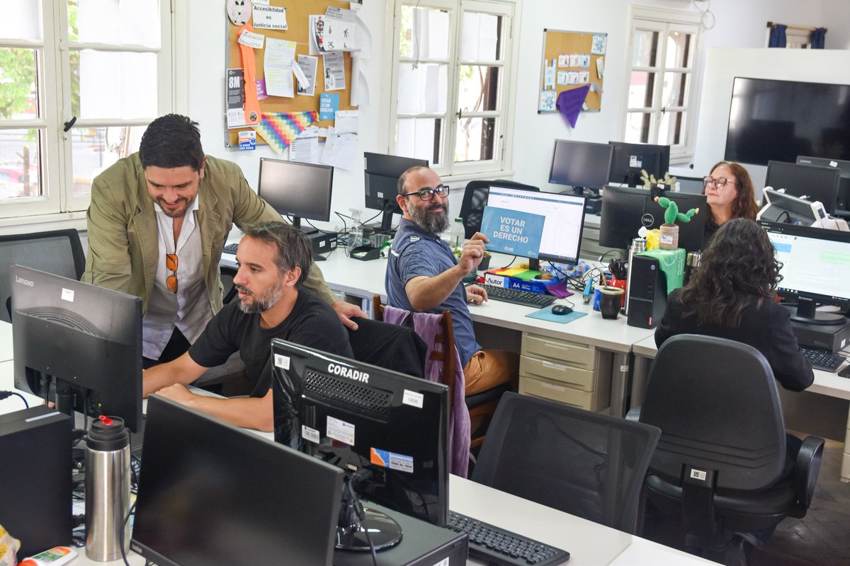 ANDIS_Arg's tweet photo. 🗳 | Ya comenzó la votación y nosotros estamos respondiendo las consultas que nos llegan desde diferentes puntos del país.
🔗 | Te recordamos que si al momento de votar te encontrás con alguna barrera podés comunicarte con nosotros aquí: https://t.co/yO3B0Of31X
#YoVoto
#ANVA https://t.co/PhL7xrF4Qj