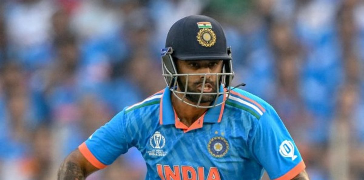 This happens when we play WC with 10 players + a Mumbai lobby quota player. A player with 55 average had to sit out!
#CricketWorldCup2023
#SKY
#SanjuSamson