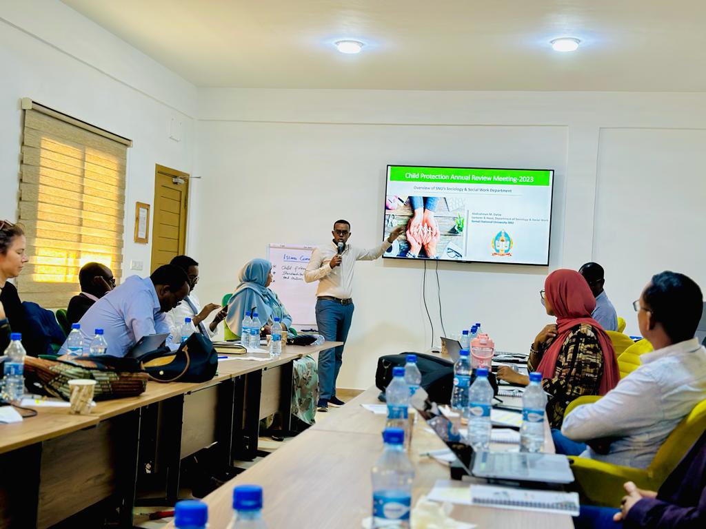 ACSOSorg's tweet photo. Participated N the UNICEF-led #ChildProtection Annual Review Meeting in Mogadishu, delving into crucial discussions on indicators, challenges, &amp; future actions. #Somalisocialworkers R instrumental N safeguarding our 🧒🏻. Insights gained will shape impactful interventions for 2024+ https://t.co/abrsCBmXmX