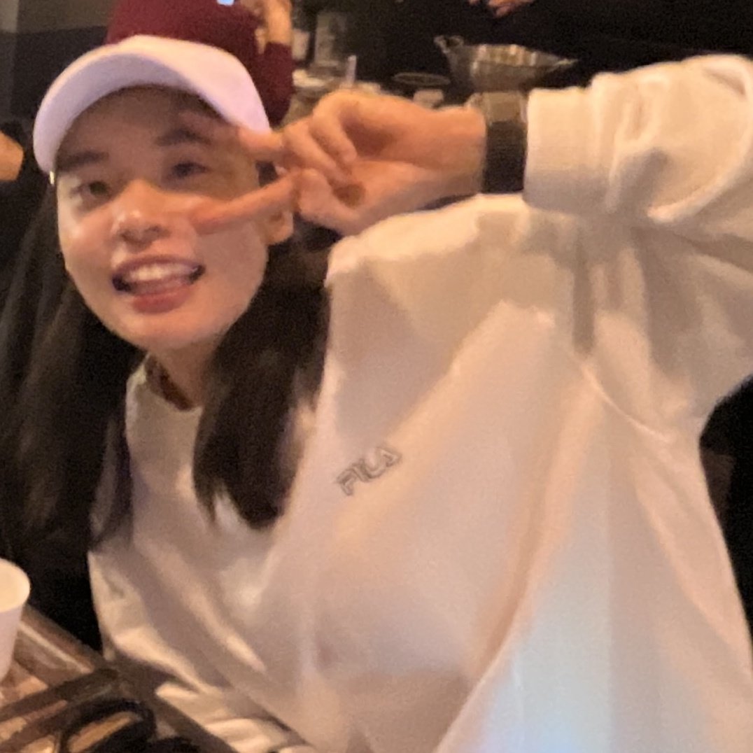 머리가 많이 길었네
커엽