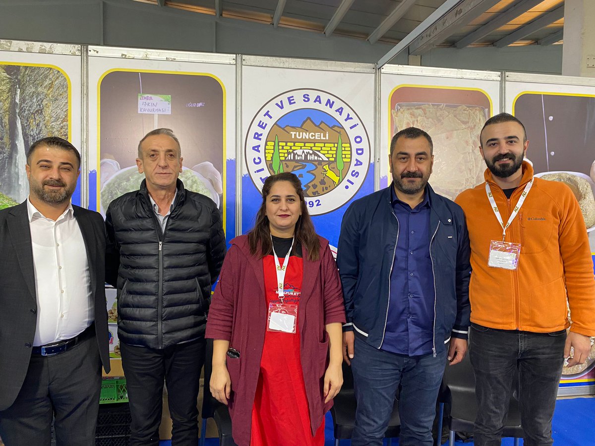 TUNCELITSO's tweet photo. 57 ilden 168 firmanın katıldığı Mezopotamya Gurme ve Yöresel Lezzetler Fuarı’nda üyelerimize stant kurulumunda destek veren ve orada desteklerini esirgemeyen Kardeş Odamız @DiyarTSO Yönetim Kurulu Başkanı Sayın @kayadb, Meclis Başkanı @nevin_il'e, https://t.co/045gZl1kE1