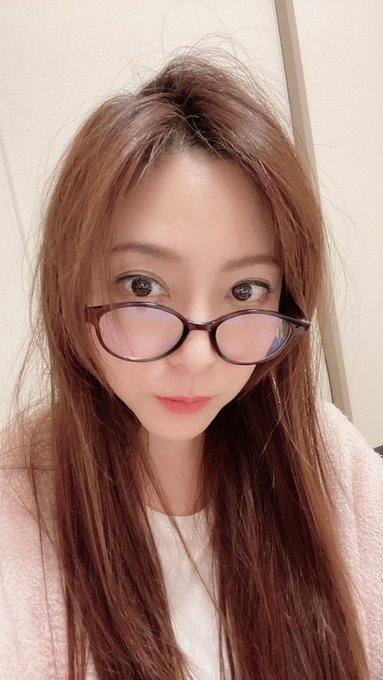 あ、髪ボサボサ https://t.co/CAV01LvqXI<a href="/tag/%E9%80%B1%E9%96%93%E5%AE%9F%E8%A9%B1"class="tags"><span>#週間実話</span></a>