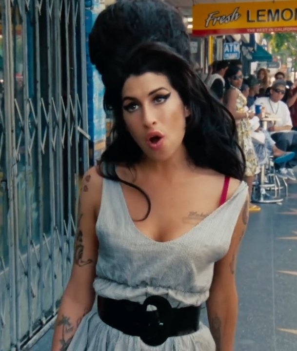 winehousehourly's tweet photo. https://t.co/LAPPEjTFGU