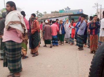 পলি ব্যাগের বিনিময়ে ভূমিহীন শিশুদের কম্বল বিতরণ