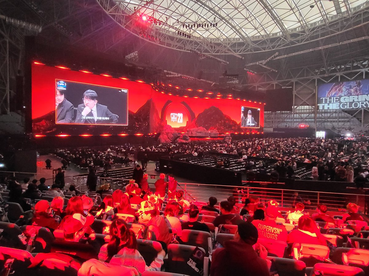 RiotWeeknd's tweet photo. Finals time! T1 화이팅! https://t.co/ZPzIByRO5J