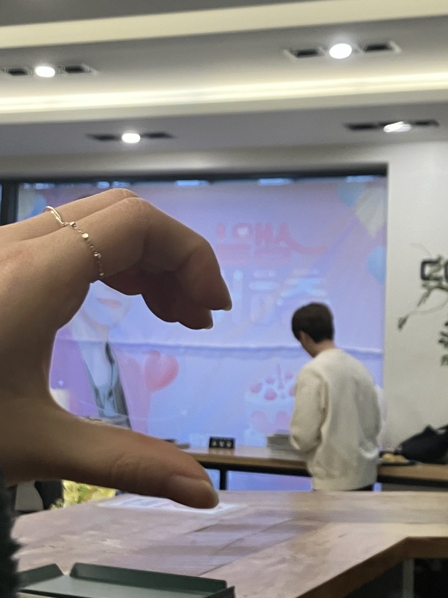gnoe_e's tweet photo. 어떤 여자의 밍규를 향한 하트..... 
@myangdot https://t.co/MR69rSnnNk