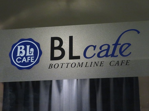 7777Tanu's tweet photo. 10/21、名古屋市内で行われたアコースティックライブを観に行きました。
＃BLcafe　＃新山詩織　＃ボトムライン https://t.co/Lfo5qoepm8