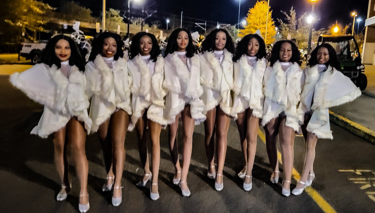 @EasternMarching participated in a Holiday Lumination Parade, Norfolk, Virginia. Check out our glow-up and the Lady Gems looked exquisite in their Winter white. @DC_2_Brasil @DCPSArts @norfolkchamber @DCIAA @dcps