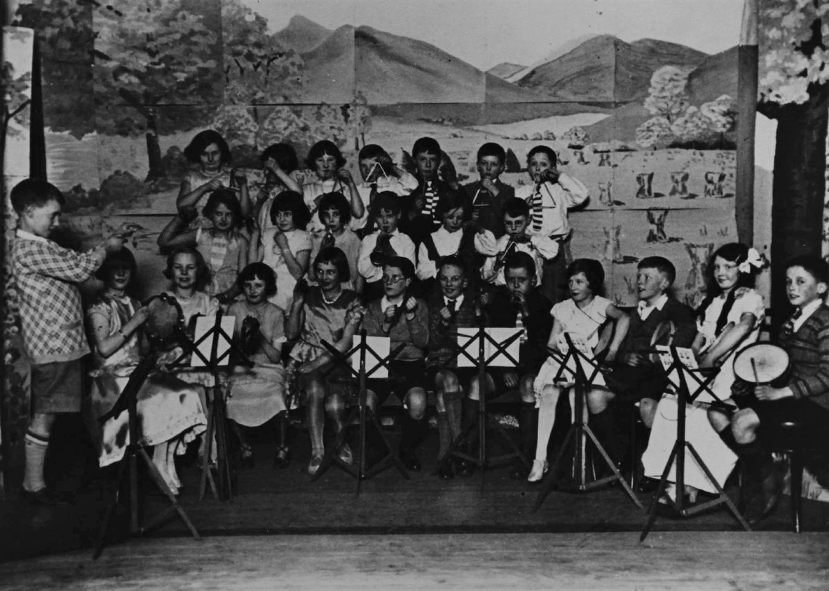 EDLC_Culture's tweet photo. Twechar School percussion band on stage in the Miners' Institute around 1930. Nice to see a whole row of triangles up at the back!
#Twechar #LocalHistory #EastDunbartonshire https://t.co/OZzVja0wtT