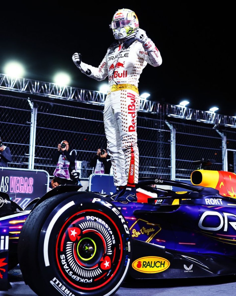 Willseh14's tweet photo. Max Verstappen has more wins this season than any other driver has managed PODIUMS in any season in history.

Simply the greatest individual season performance https://t.co/XCONq93J6j