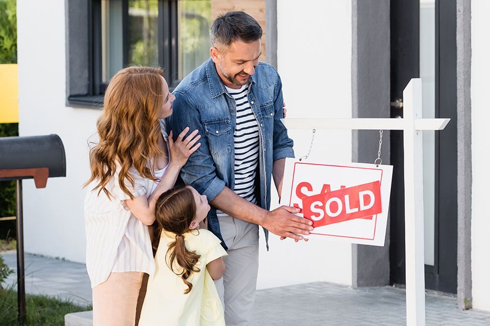 RevalAgents's tweet photo. How to Sell a House with a Mortgage 

Selling a property with a mortgage is a common situation, and it’s not as complicated as it might sound. In fact, there are various options available to manage this situation.

Read more: https://t.co/uK6zpXRoNQ #morgage #selling https://t.co/0nJnFTBZDY
