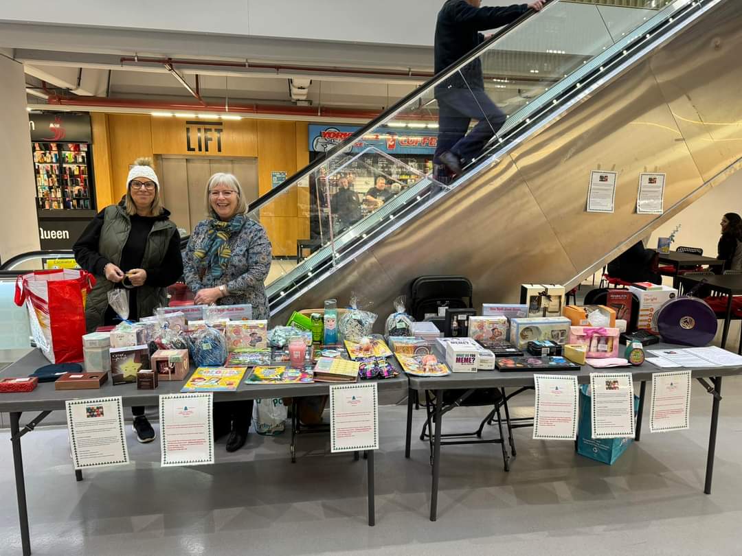 Great morning yesterday <a href="/BarnsleyMarkets/">Barnsley Markets</a> raising funds for our young people's Christmas Dinner, thanks to the lovely market staff &amp; everyone who stopped by. If you'd like to support us please see our Crowdfunder on our page 🎄🎄