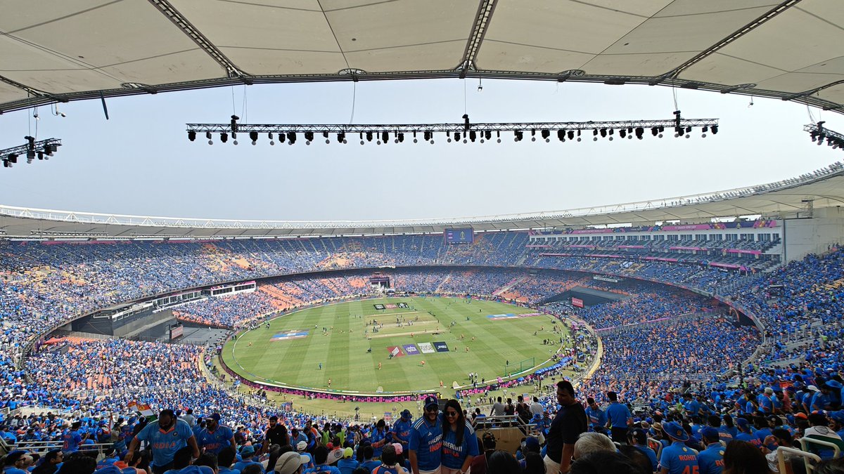 ppushp7's tweet photo. World Cup Pilgrimage Day 15
Grand finale India takes on Australia
There cannot be a better birthday gift than India lifting the cup 🏆
#INDvAUS #AUSvIND #CWC23 https://t.co/hDyC4KrPIT