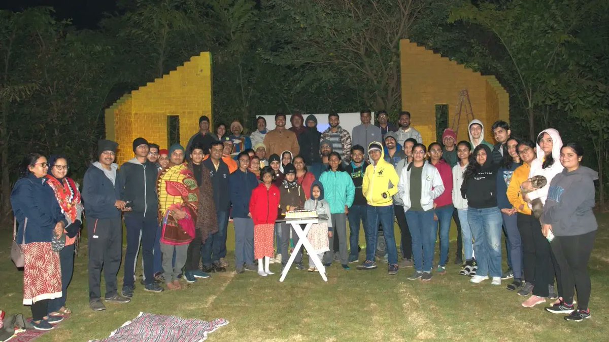 mayureshgp's tweet photo. #Leonid #MeteorShower and #KhagolVishwa 24th #anniversary
17-18 November 2023 at #Anjanwel #SkyWatching #Astronomy #CitizenScience #ScienceVolunteer https://t.co/6dEW0552b4