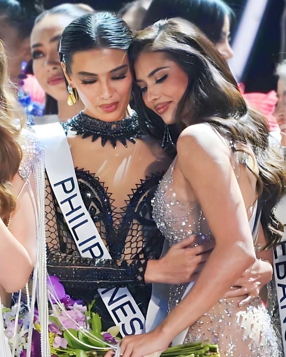 PageantsNEWS's tweet photo. Love and Kindness ❤️🙏🇵🇭🇹🇭👑 https://t.co/33AY1ezYY8