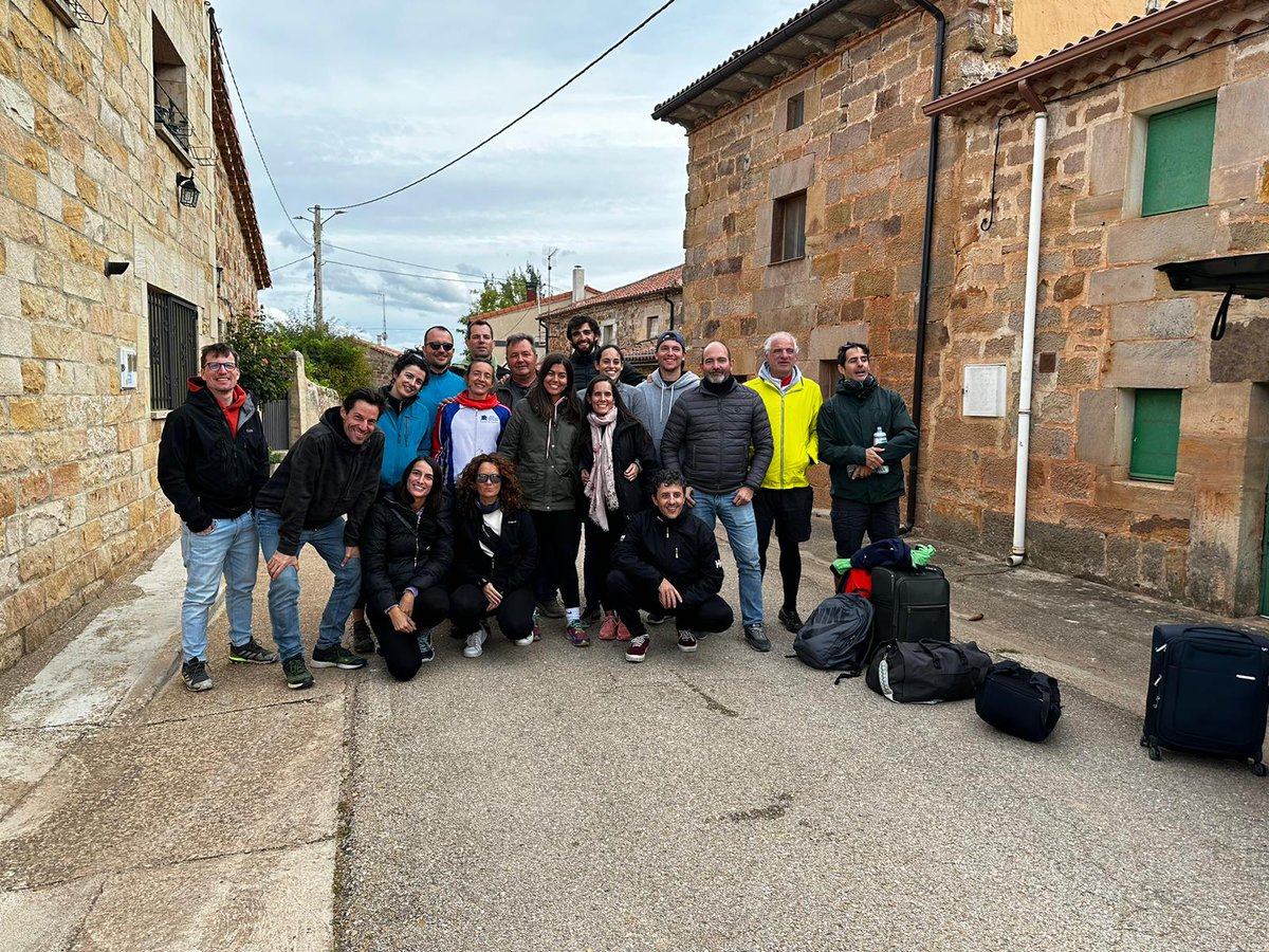 CBRE_es's tweet photo. Tres días y 170 kilómetros en los que todo lo recaudado se destinará a favor de la asociación sin ánimo de lucro Guerreros Púrpura, que ayuda a niños con problemas neuronales a tener una vida más llevadera.
#TalentoCBRE https://t.co/8np84qMfss
